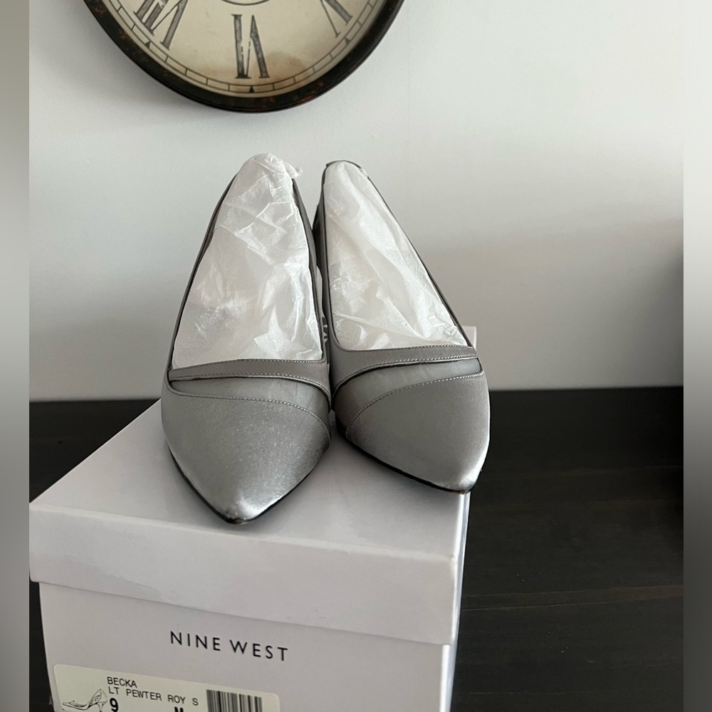 Nine West beautiful ladies pewter satin dress shoe